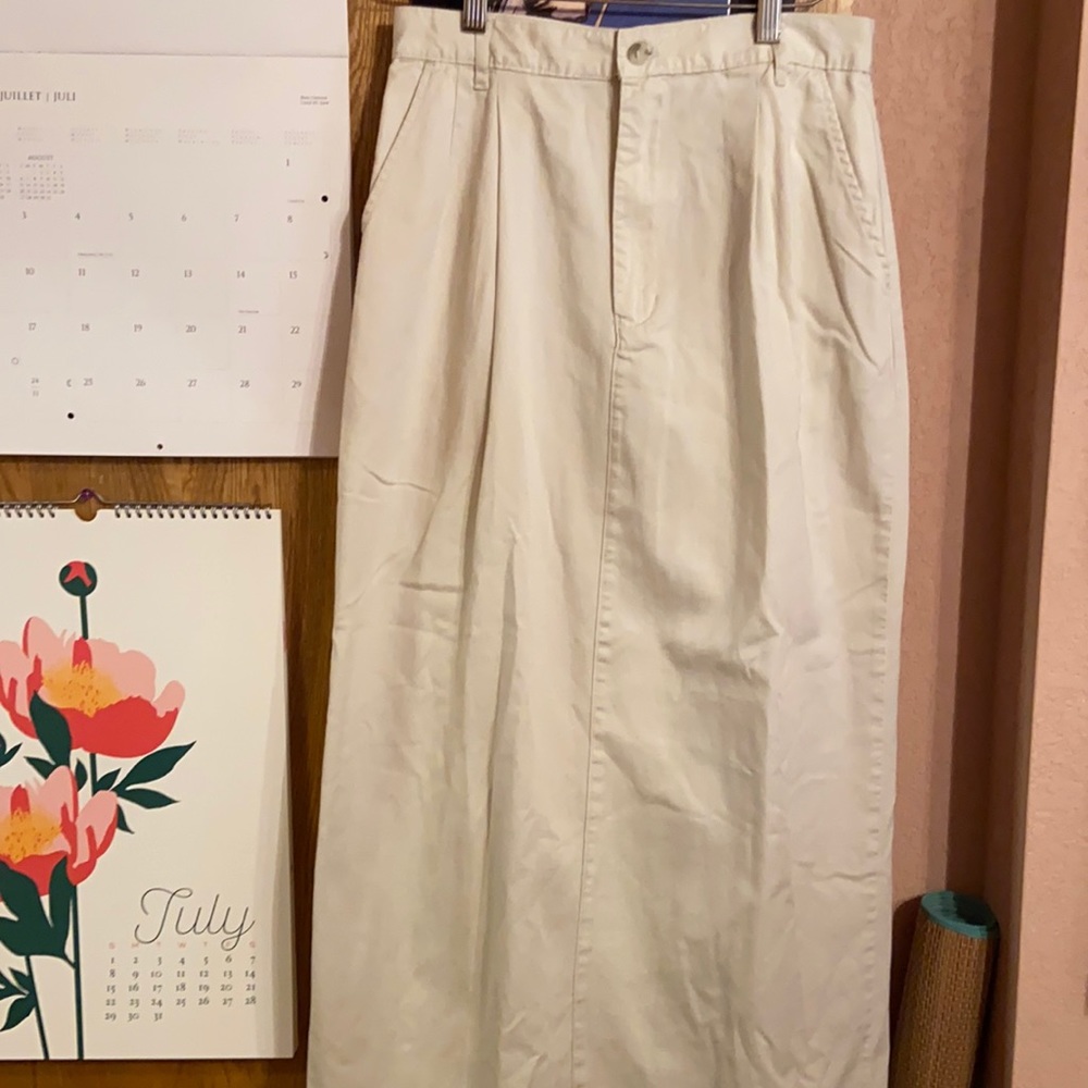 Great looking khaki skirt 🤩 w/ button kick pleat - Picture 1 of 5